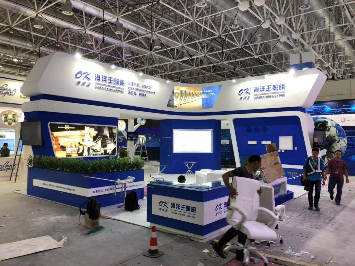 海洋王照明展臺設計現(xiàn)場搭建圖